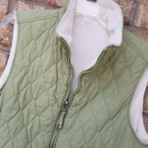 Free Country Womens Medium Green Quilted/White Faux Fur Reversible Vest - Picture 2 of 9